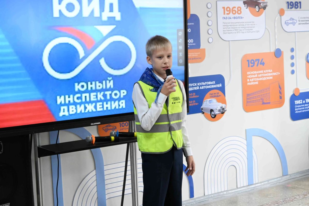 Правила дорожного движения знаем со школьной скамьи Правила дорожного движения знаем со школьной скамьи