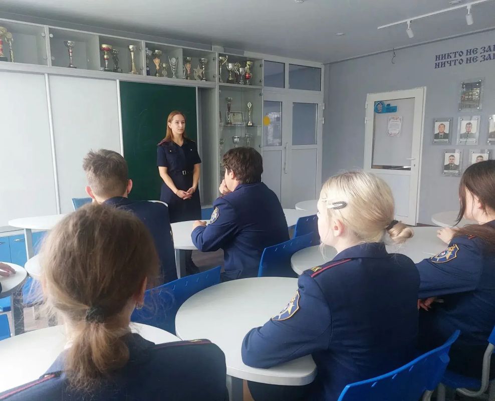 Старший следователь следственного отдела по Канавинскому району г.Н.Новгорода провела занятие с кадетами профильных классов Старший следователь следственного отдела по Канавинскому району г.Н.Новгорода провела занятие с кадетами профильных классов
