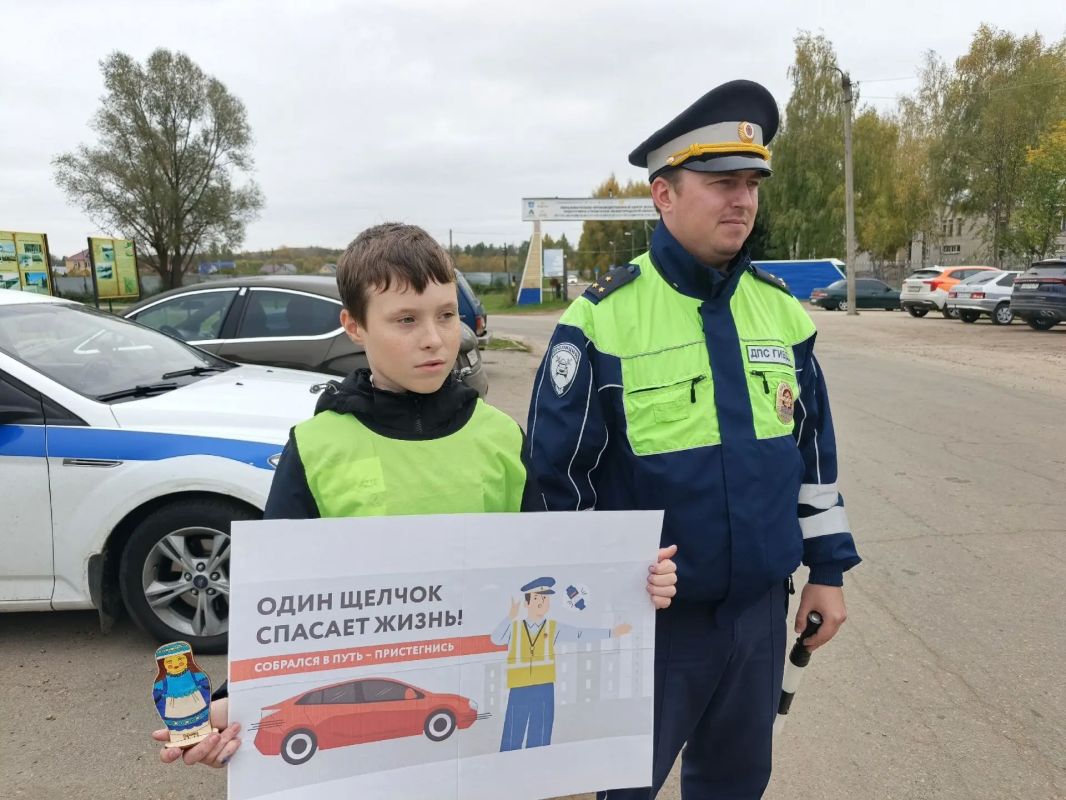 В Перевозском округе школьники и автоинспекторы создали «матрешек безопасности» для водителей В Перевозском округе школьники и автоинспекторы создали «матрешек безопасности» для водителей