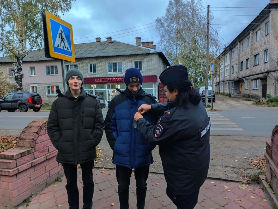 6 октября на территории обслуживания Госавтоинспекции по городу Шахунья стартовал месячник по профилактике дорожно-транспортного травматизма «Засветись» направленный на безопасность дорожного движения среди несовершеннолетних 6 октября на территории обслуживания Госавтоинспекции по городу Шахунья стартовал месячник по профилактике дорожно-транспортного травматизма «Засветись» направленный на безопасность дорожного движения среди несовершеннолетних