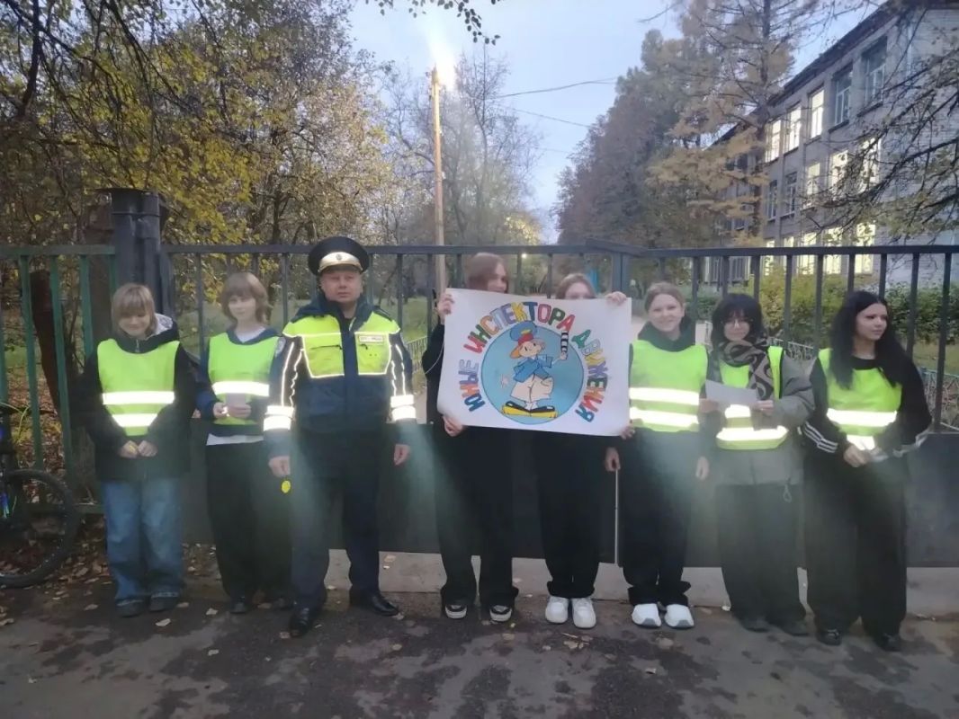 #Засветись#Станьзаметным. Первый день 05 октября 2026 года сотрудниками ОГИБДД ОМВД России «Балахнинский» в рамках месячника по безопасности дорожного движения «Засветись» возле каждой школы Балахнинского муниципального... #Засветись#Станьзаметным. Первый день 05 октября 2026 года сотрудниками ОГИБДД ОМВД России «Балахнинский» в рамках месячника по безопасности дорожного движения «Засветись» возле каждой школы Балахнинского муниципального...