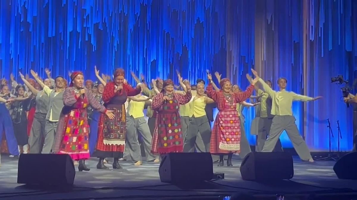 «Бурановские бабушки» открыли фестиваль «Хрустальные звёздочки» в театре «Комедия»
