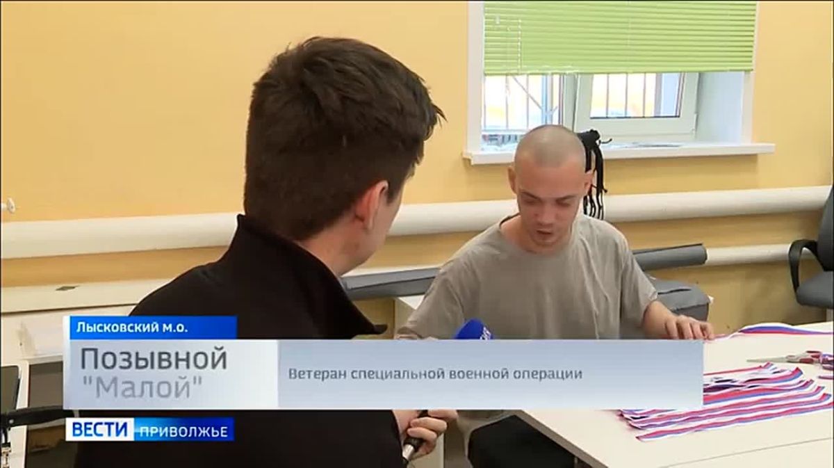 Школьники из Лыскова шьют бойцам специальной военной операции рюкзаки единства