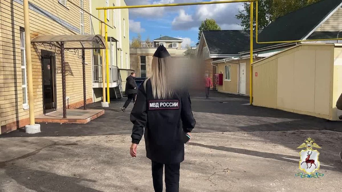 Полицейские приняли участие в благотворительной акции в поддержку обитателей нижегородского зоопарка