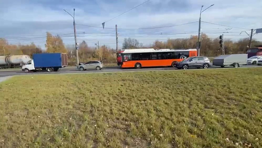 Водитель автобуса спровоцировал аварию с легковушкой и "Газелью" в Канавинском районе