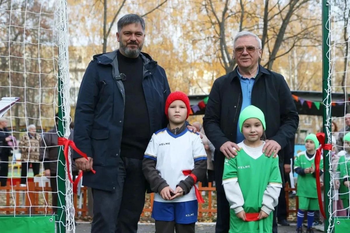 В дзержинских детсадах №133 и №142 открыли футбольные поля В дзержинских детсадах №133 и №142 открыли футбольные поля