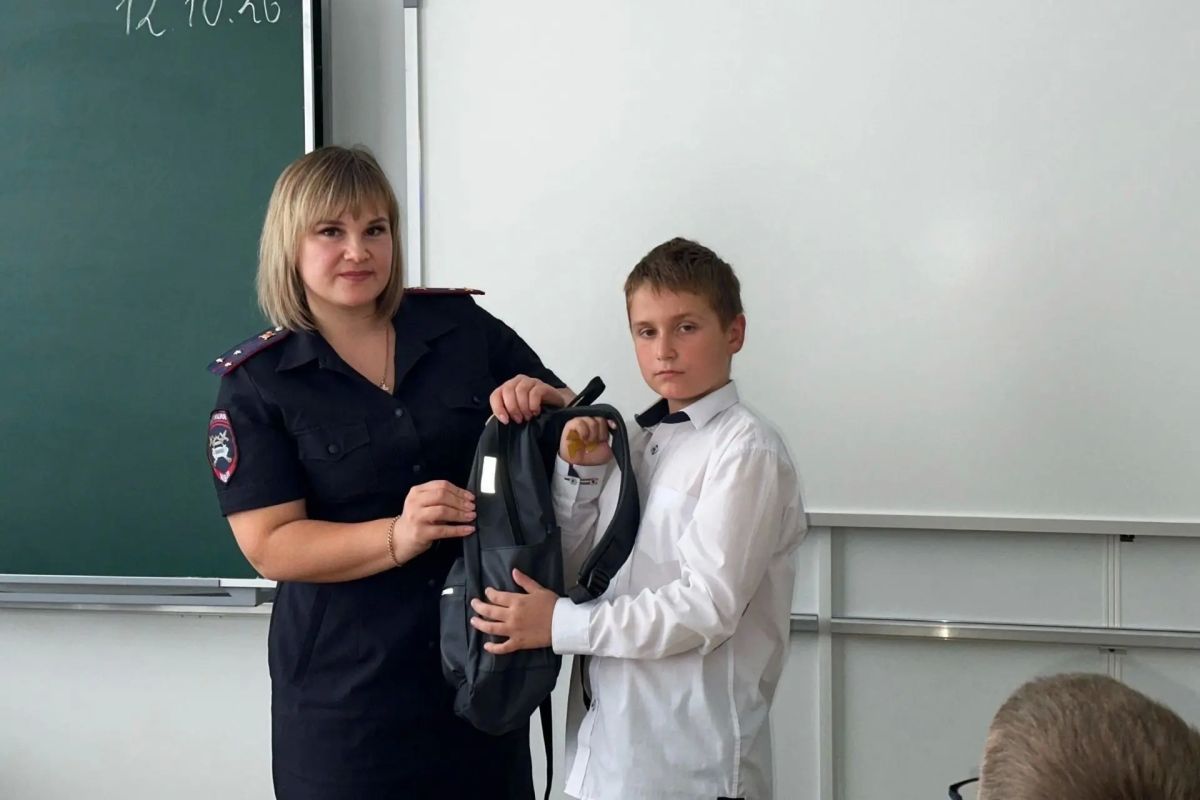 Светлячки на рюкзаках: в Выксе дети вместе с ГИБДД зажгли безопасность в рамках месячника «Засветись» Светлячки на рюкзаках: в Выксе дети вместе с ГИБДД зажгли безопасность в рамках месячника «Засветись»
