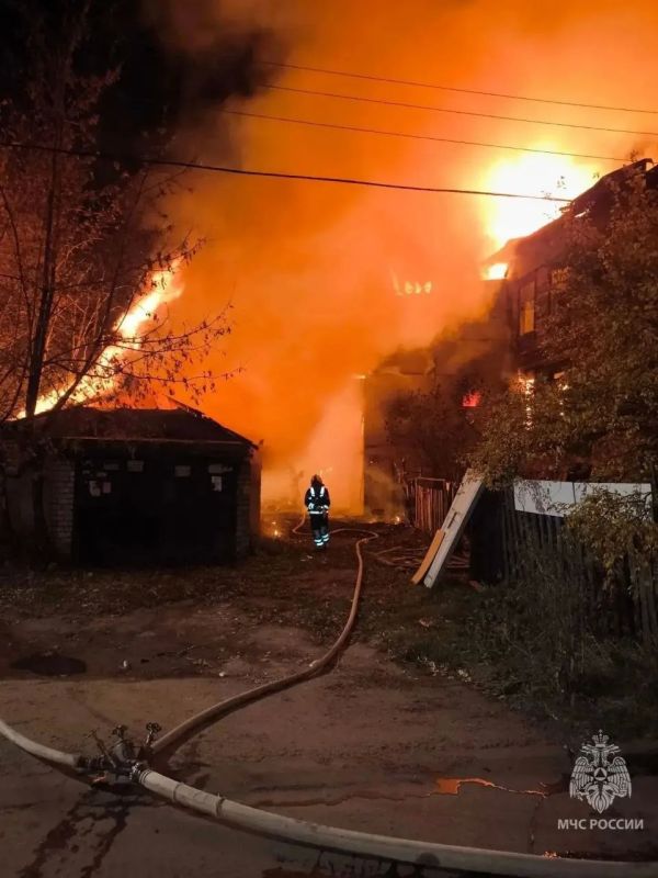 Два деревянных многоквартирных дома сгорели в Нижнем Новгороде