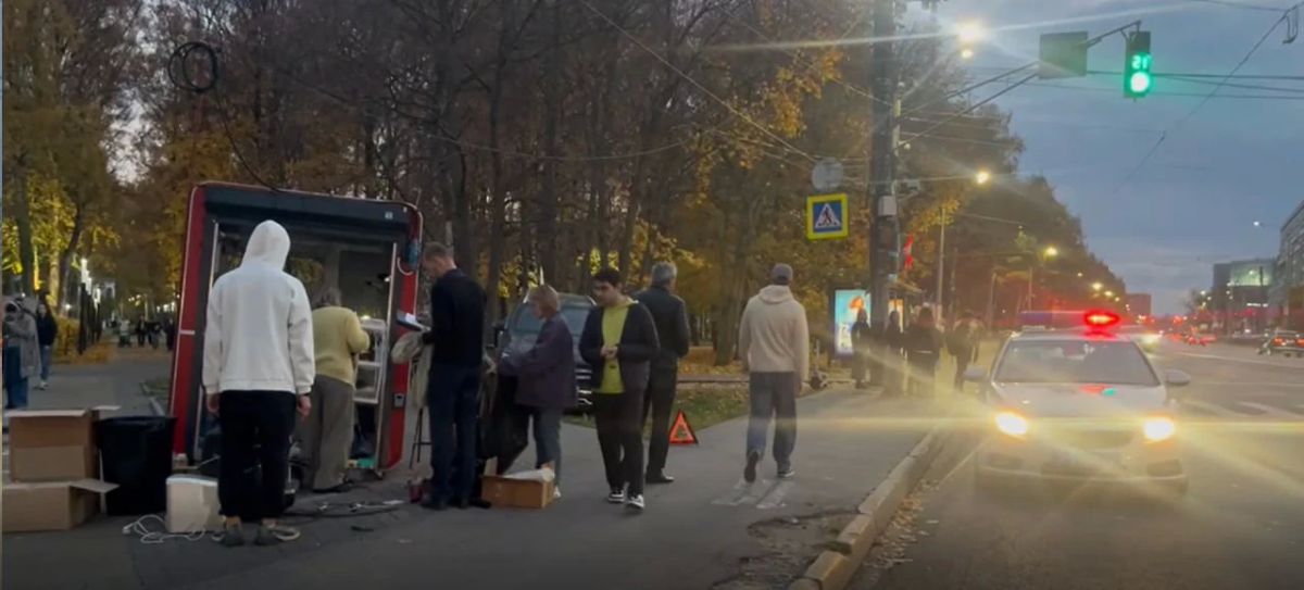 Подробности ДТП с автомобилем "Мерседес" у парка им. Пушкина
