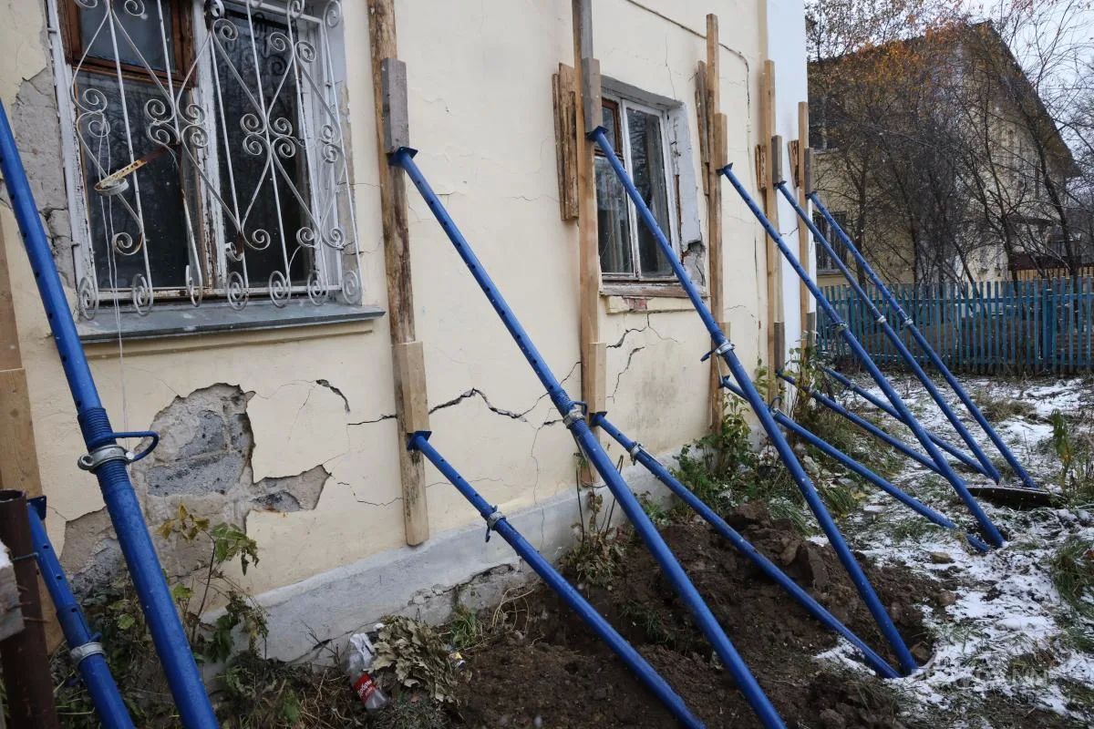 Жильцы аварийного дома на улице Бакунина в Канавинском районе всё ещё ждут расселения