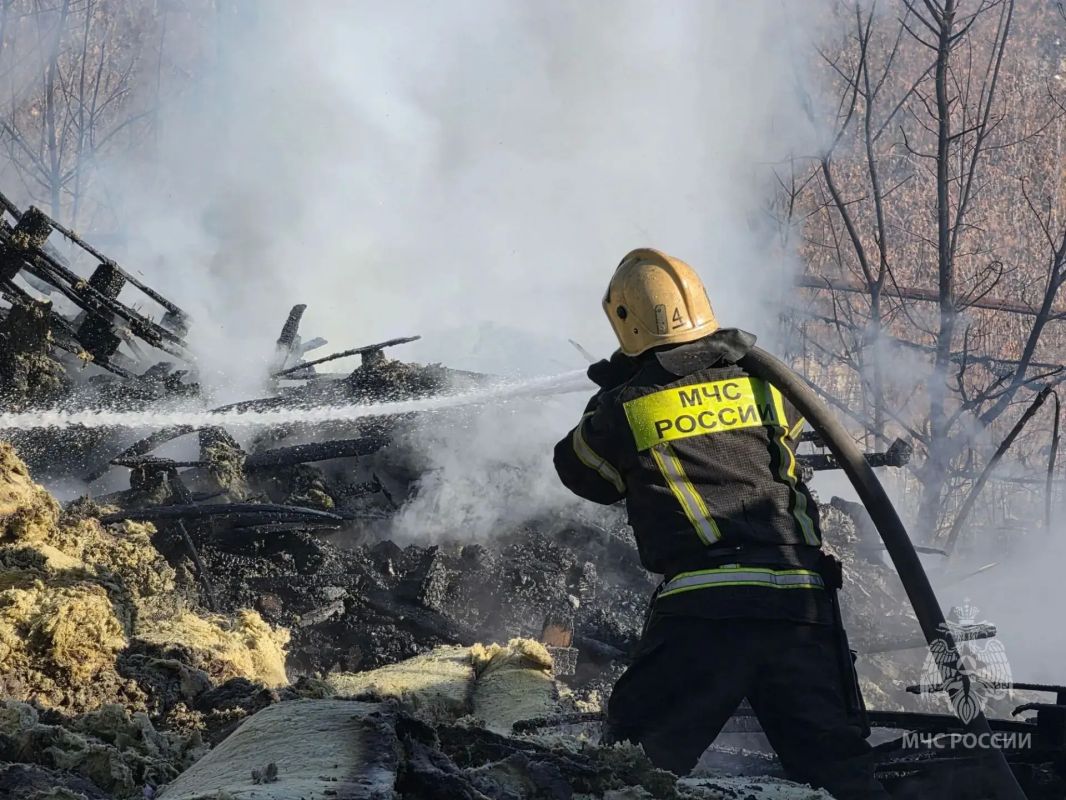 Возгорание строительных материалов ликвидировали пожарные МЧС России на улице Генерала Ивлеева в Нижнем Новгороде Возгорание строительных материалов ликвидировали пожарные МЧС России на улице Генерала Ивлеева в Нижнем Новгороде
