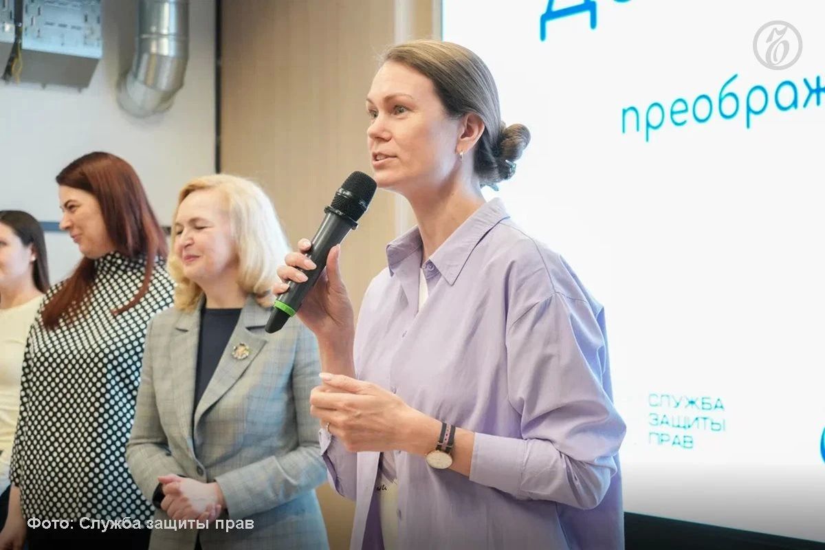 У людей в психоневрологических интернатах жизнь порой может быть хуже, чем в тюрьме: туалеты без перегородок и общие душевые, казенная одежда и однотипное меню, прогулки по расписанию и отсутствие связи с родными