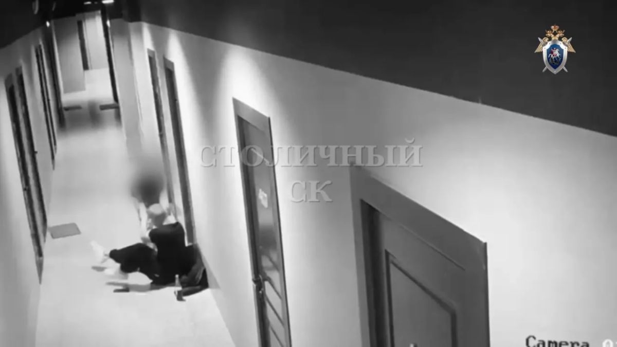 Мужчину с ножевым ранением нашли в квартире в центре Москвы