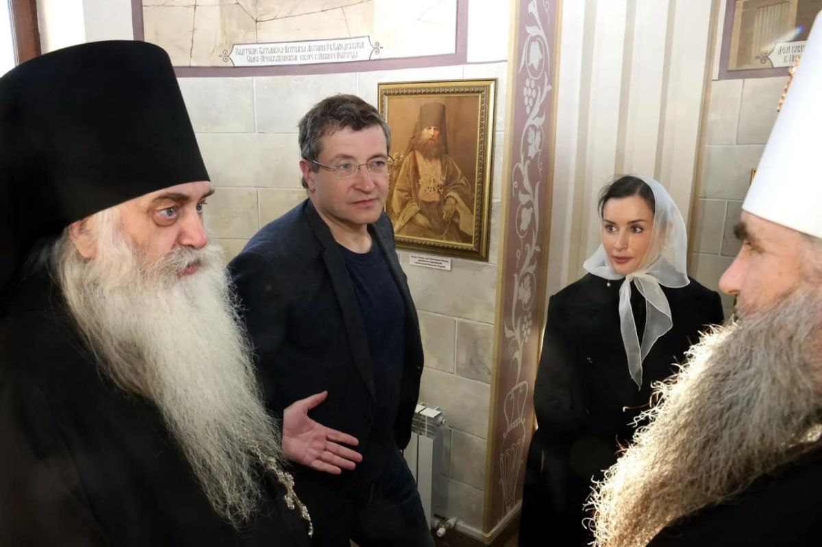 Журналистка Тина Канделаки и губернатор Нижнего Новгорода Глеб Никитин посетили храм святой равноапостольной Нины сегодня Журналистка Тина Канделаки и губернатор Нижнего Новгорода Глеб Никитин посетили храм святой равноапостольной Нины сегодня