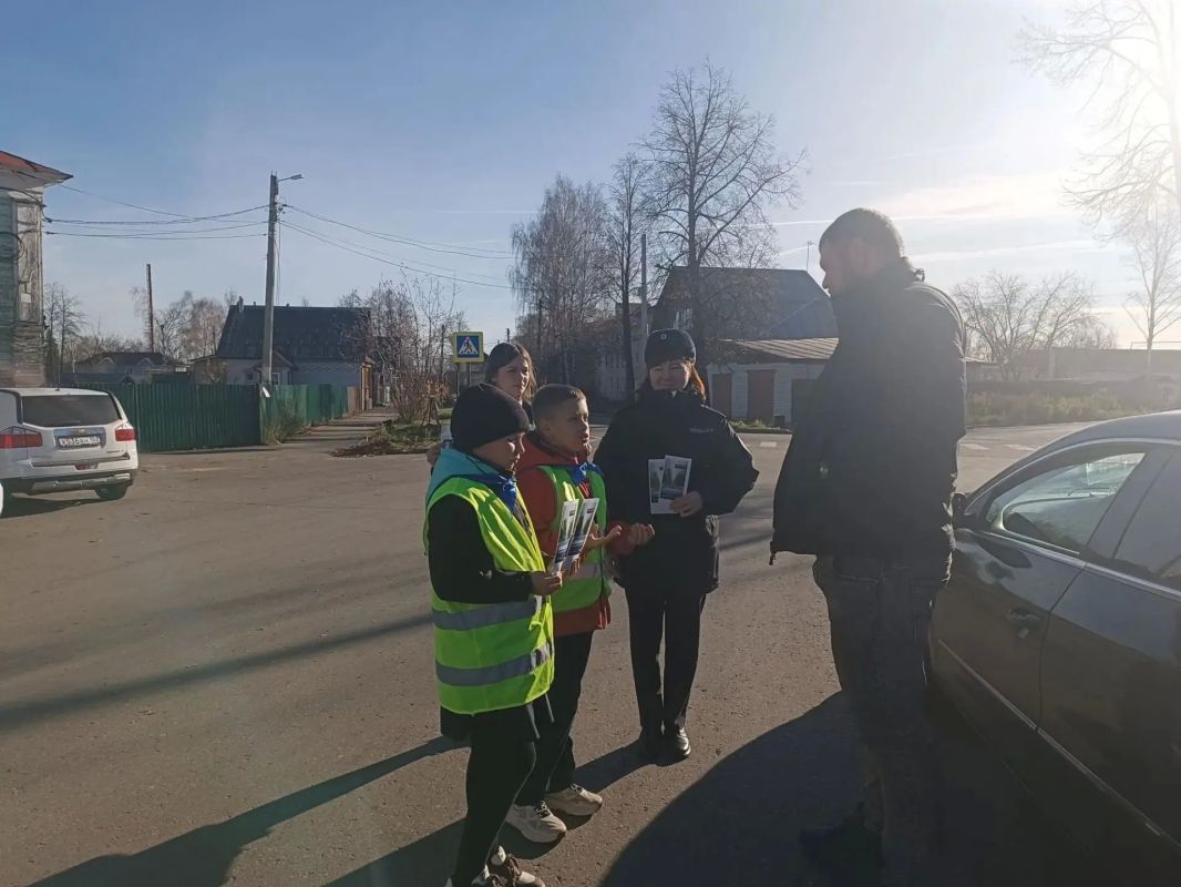 "Пропусти пешехода!"— совместная акция Госавтоинспекции и школьников Семёнова» "Пропусти пешехода!"— совместная акция Госавтоинспекции и школьников Семёнова»