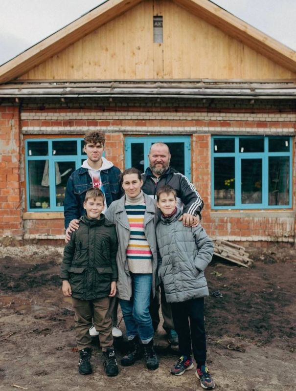 17-летний Никита Лаврентьев вместе с семьёй превратил старенький сельский магазин в Богородском районе в точку притяжения туристов 17-летний Никита Лаврентьев вместе с семьёй превратил старенький сельский магазин в Богородском районе в точку притяжения туристов