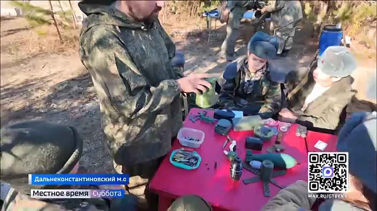 Школьники из Нижнего Новгорода учатся налаживать быт в походе и вести разведку на местности