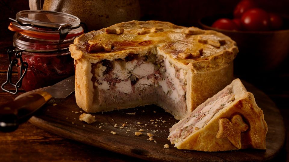 Умные хозяйки готовят мясной пирог только так: вымешивать ничего не нужно