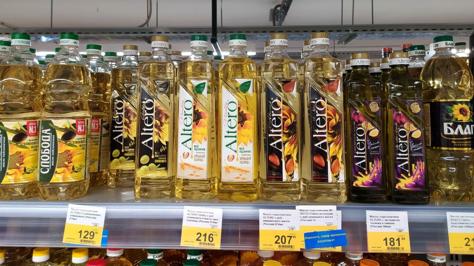 Этот хитрый трюк продлит срок годности бутылке масла на три месяца: вы даже не знали