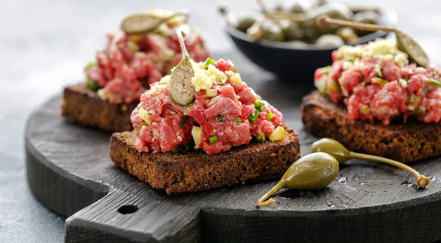 Овощной тартар с васаби соусом: простая и пикантная легкая закуска для любого стола