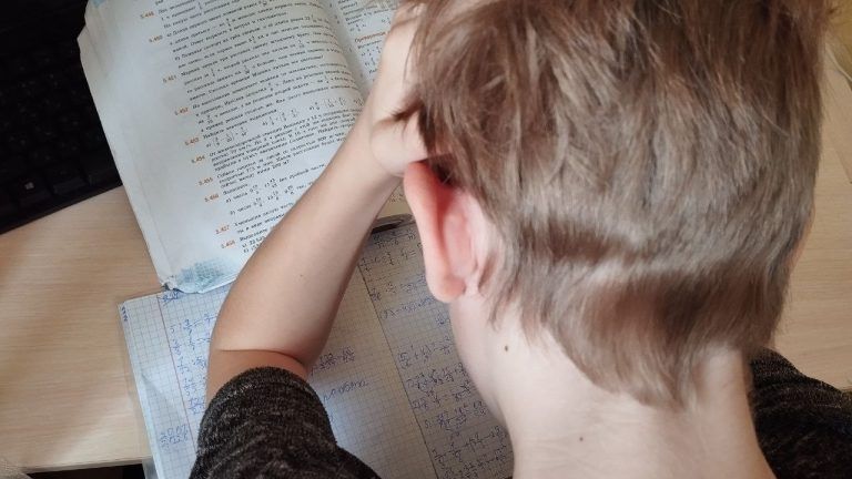 Как меняются правила доступа к готовым заданиям и оценки за поведение в школе