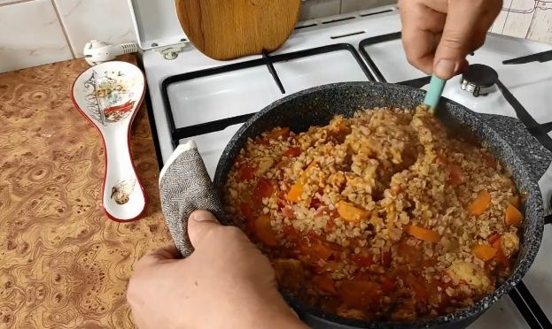 Гречневая каша с мясом и овощами