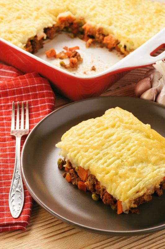 Картофельная запеканка с фаршем и овощами